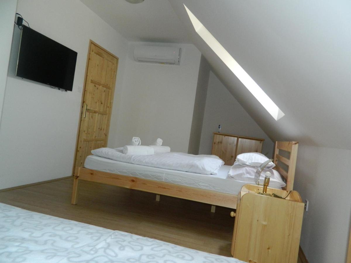 Família-Pelso apartmanház Zamárdi Esterno foto