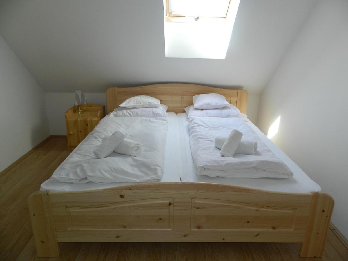Família-Pelso apartmanház Zamárdi Esterno foto